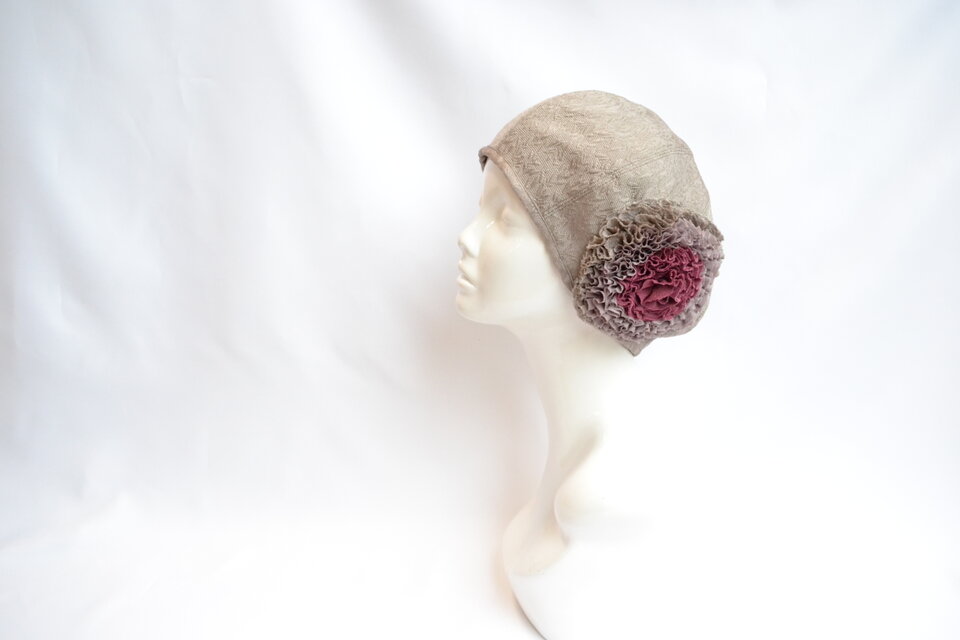 着物地お花ベレー帽：グレー×紫 　膨れ織り　着物リメイク／2営業日以内発送／国内送料無料／2001b02