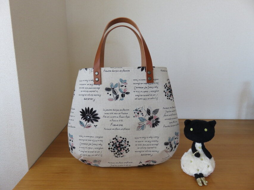 おにぎり型のトートバッグ　パッチワーク綿麻花柄