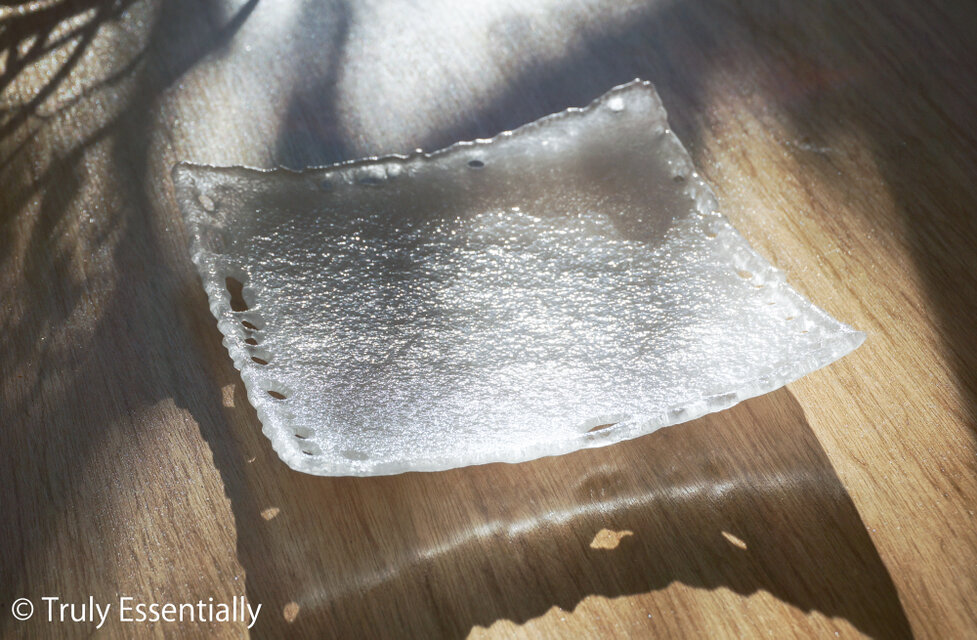 白色ガラスのインテリアトレイ -「 KAZEの肌 」● 17cm・絹目調