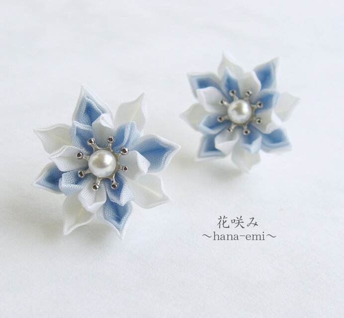 《春色》花咲くピアス/イヤリング　水色　つまみ細工