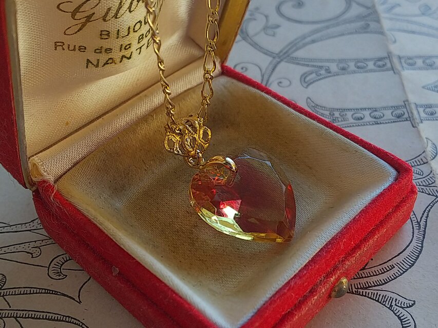 ヴィンテージ　Jonquil/Orange-Rose（18㎜）Goldネックレス