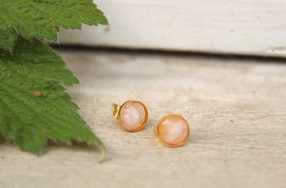 ムーンストーン　スタッズピアス