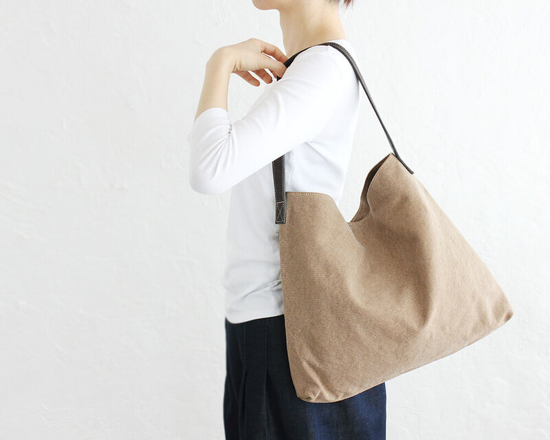 大人のカジュアルに A4すっきり帆布＆レザー ワンショルダーバッグ Nueng（ライトブラウン） ls005