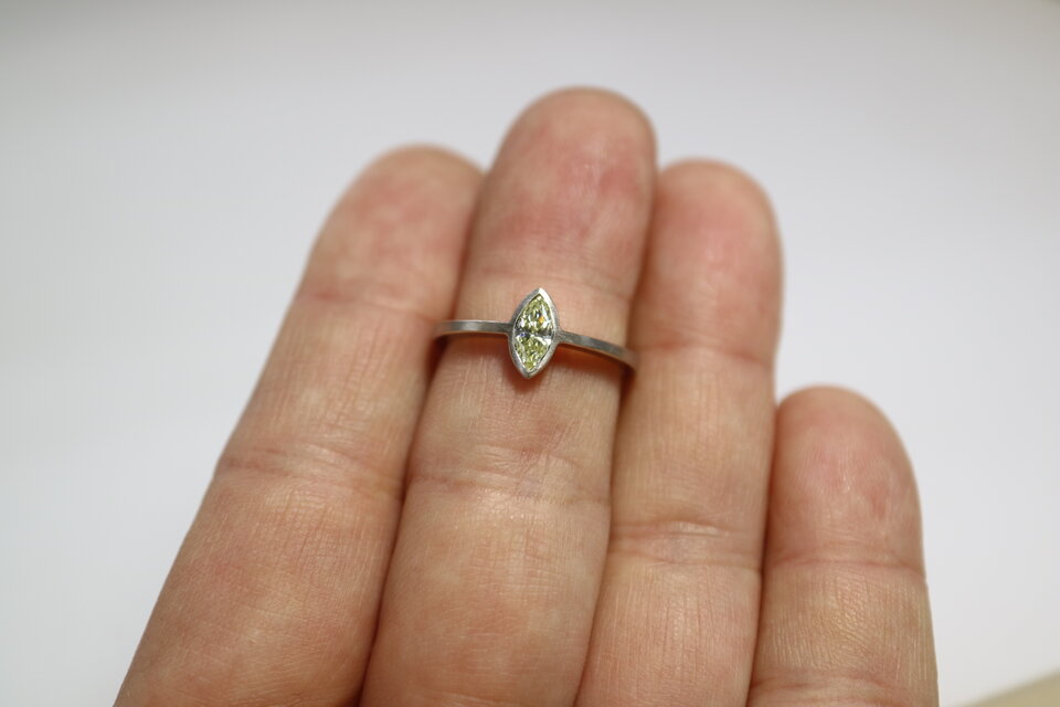 マーキスダイヤモンド指輪 | iichi 日々の暮らしを心地よくする