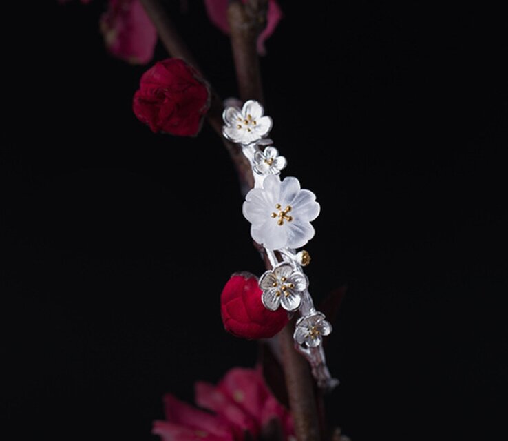 サンカヨウのバングル シルバー 水晶 朝露を吸って花びらが透明になる