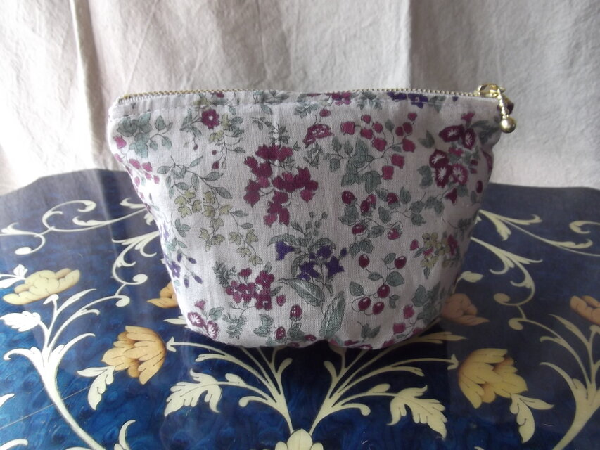 リネン花柄のポーチ（送料無料）