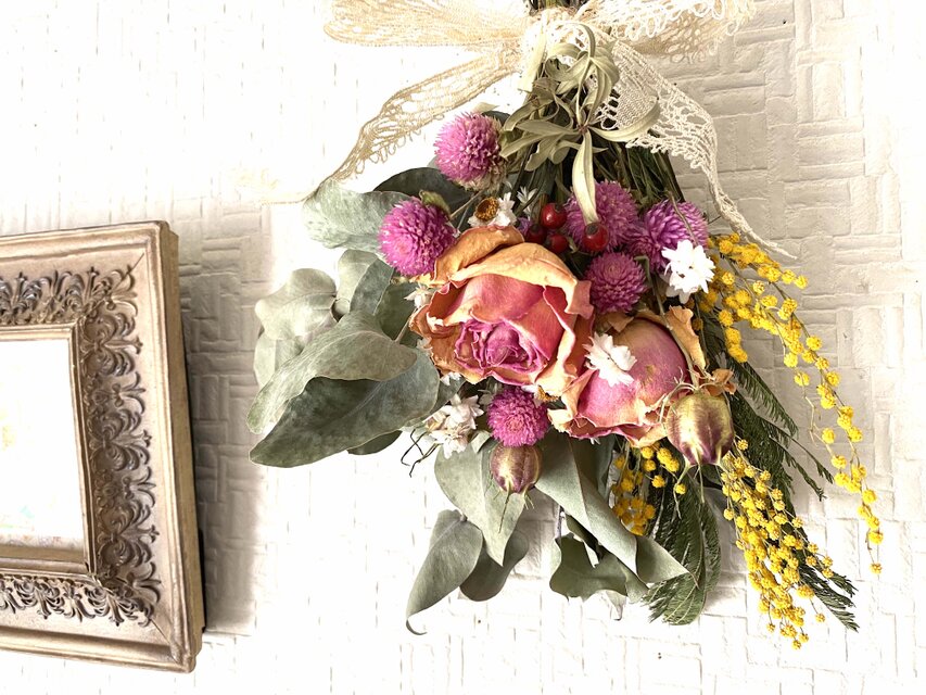 Spring Gift Roses & Mimosa