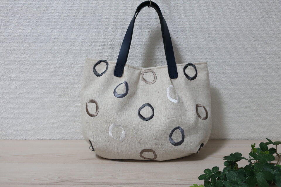 ぷっくりドット柄刺繍イギリスリネン混Bトートバック