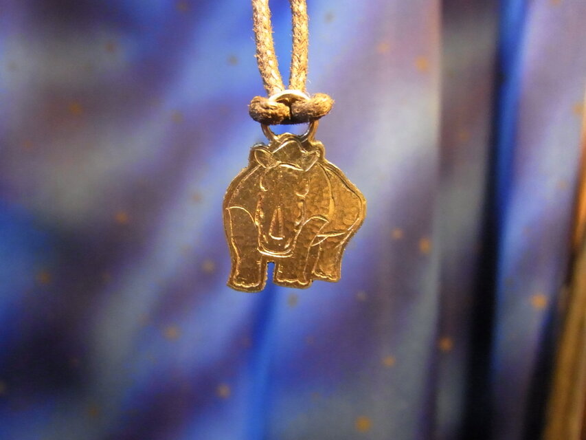 彫金ペンダント、サイ