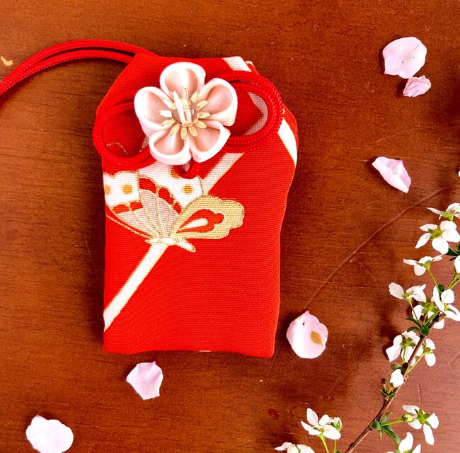 元巫女の花のお守り袋（蝶）