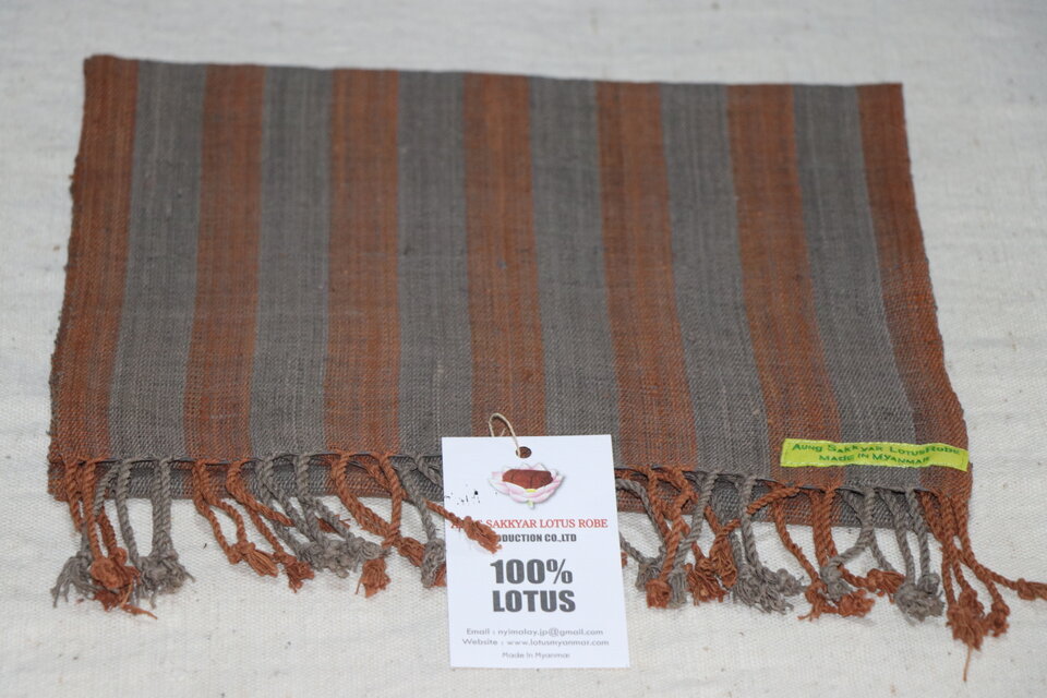 100%蓮糸で織った蓮ストール