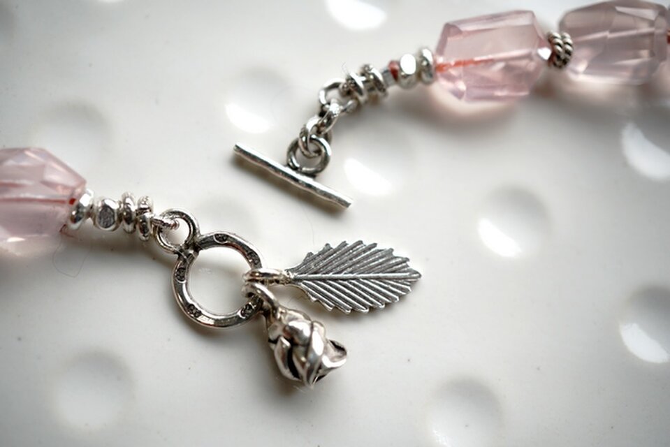 美人なローズクオーツ＆バラのお花のネックレス