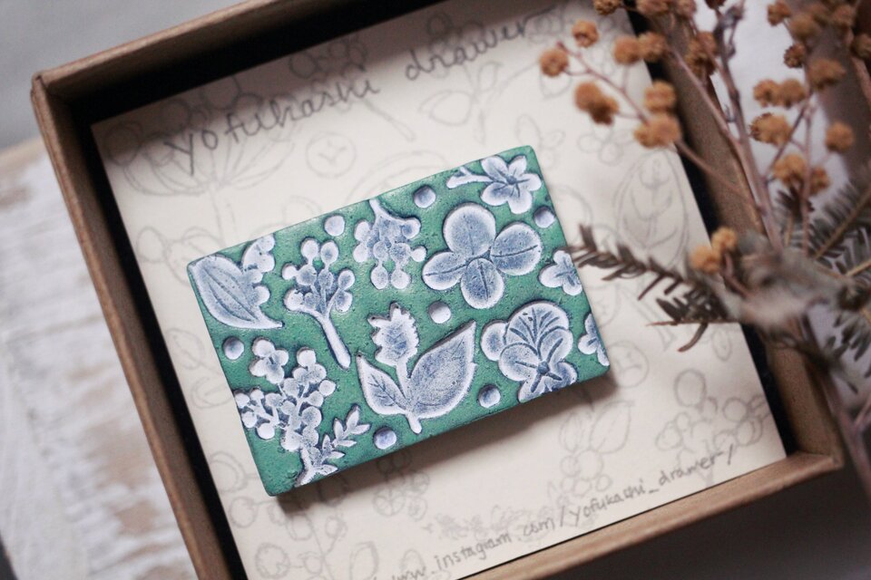 : : : 陶土の草花ブローチ : : : 255