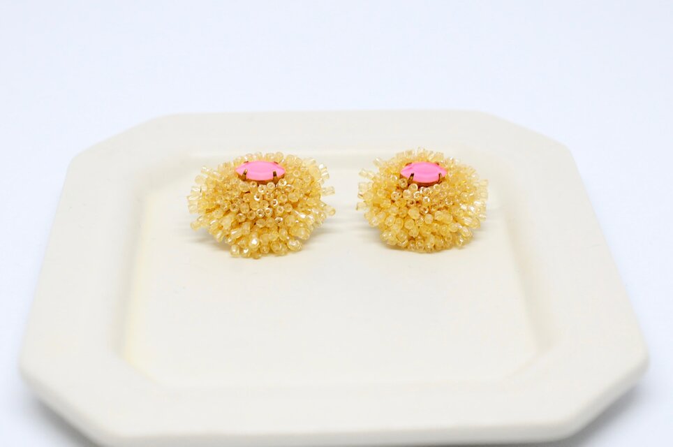 ビーズフラワーピアス honey