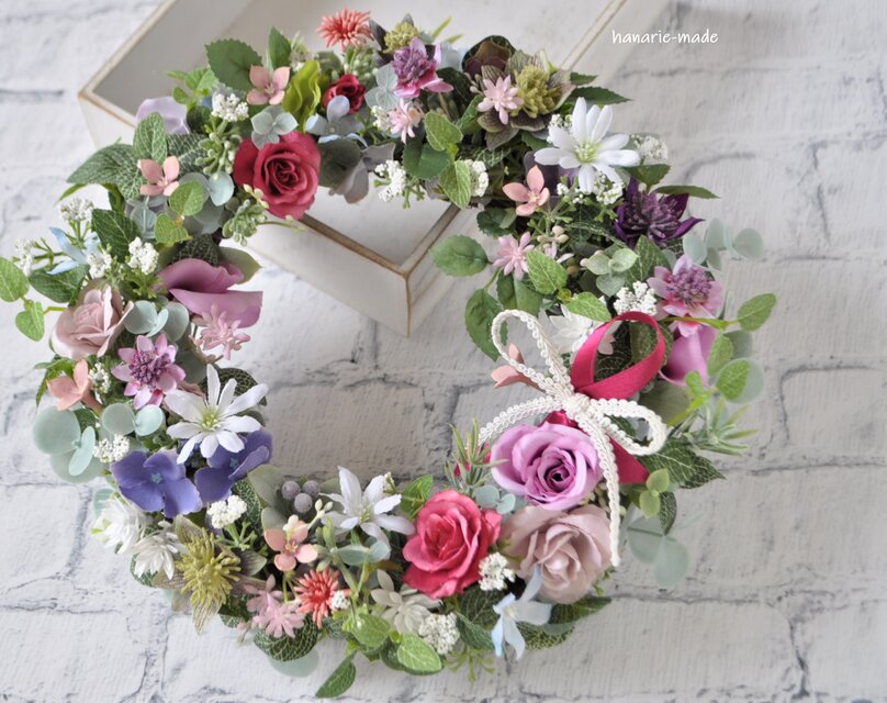 ばらとアメジスト色の花　母の日：リース　バラ　ピンク　紫　白　リボン
