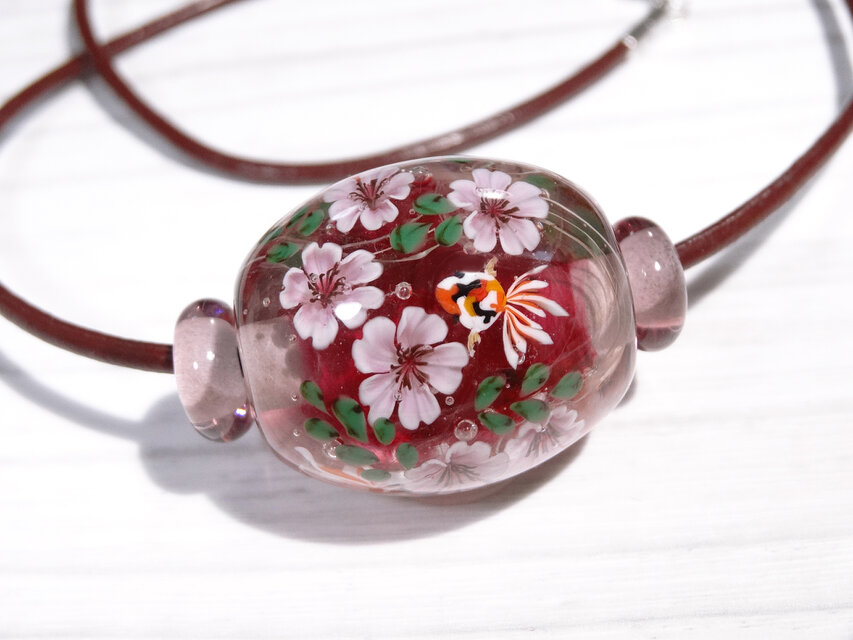 桜と金魚のとんぼ玉（ガラス玉）