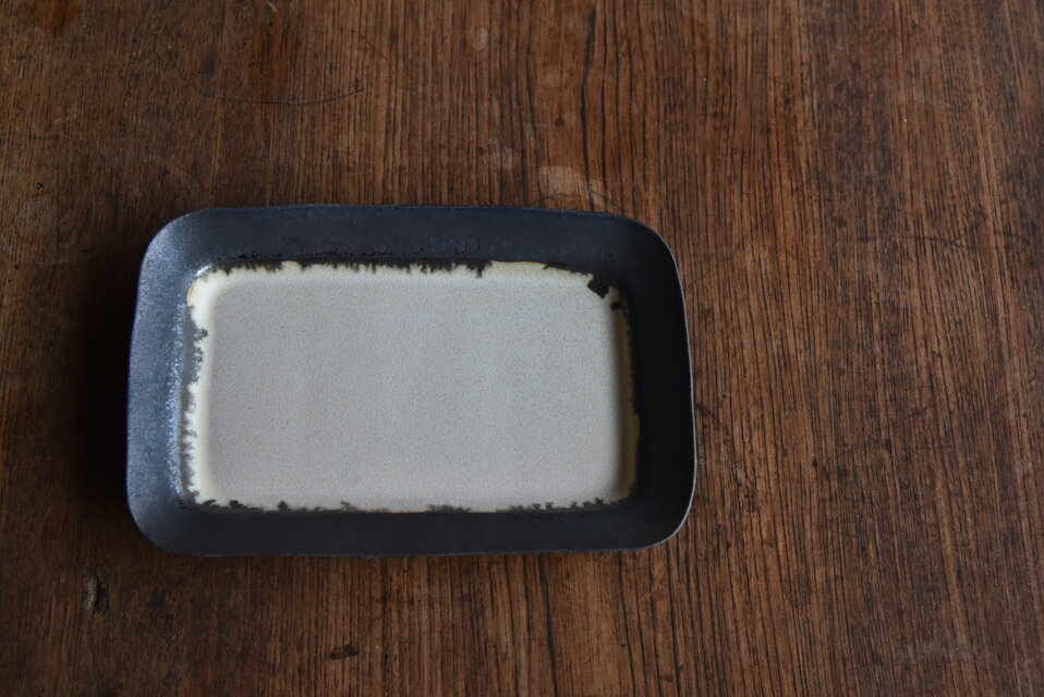 マンガン釉　長方小皿