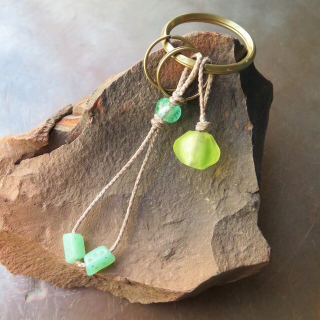 アンティーク　ダイスビーズ　＆　ヴァセリン玉　ウランガラス　キーホルダー 　百世 momotose（西）