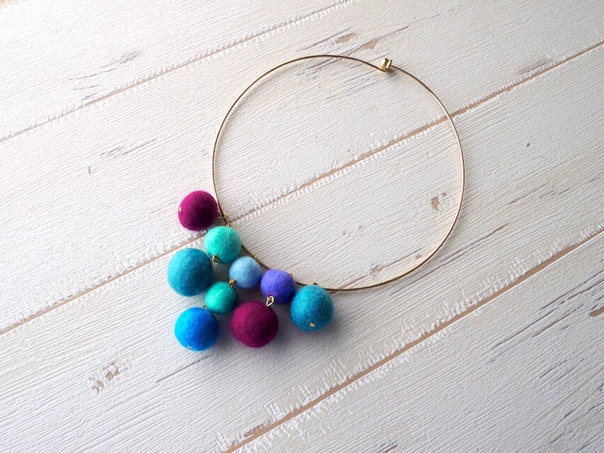 何通りにも楽しめる　フェルトのおしゃれネックレス　＊ブルー系＊