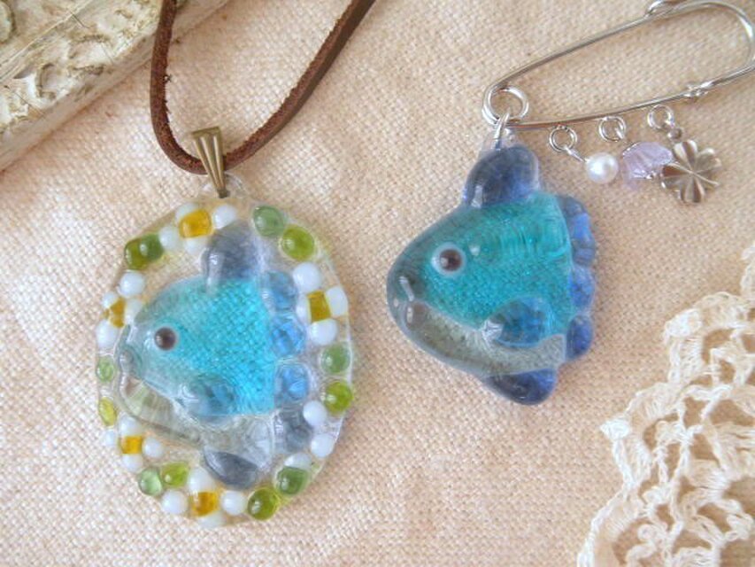 ＊Ｅ様ご予約品＊ガラスのマンボウさん・ペンダント＆ブローチ