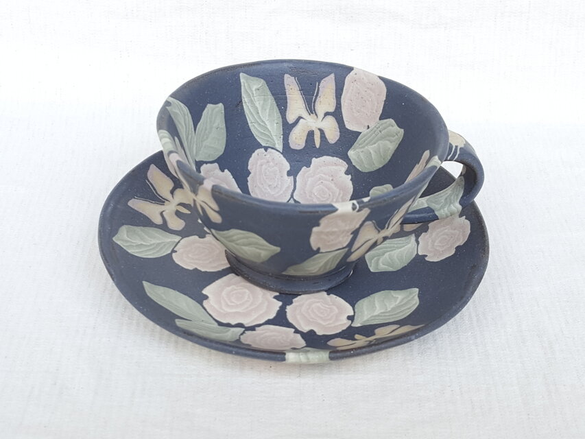 練上　カップソーサー　薔薇蝶　黒 マット釉薬