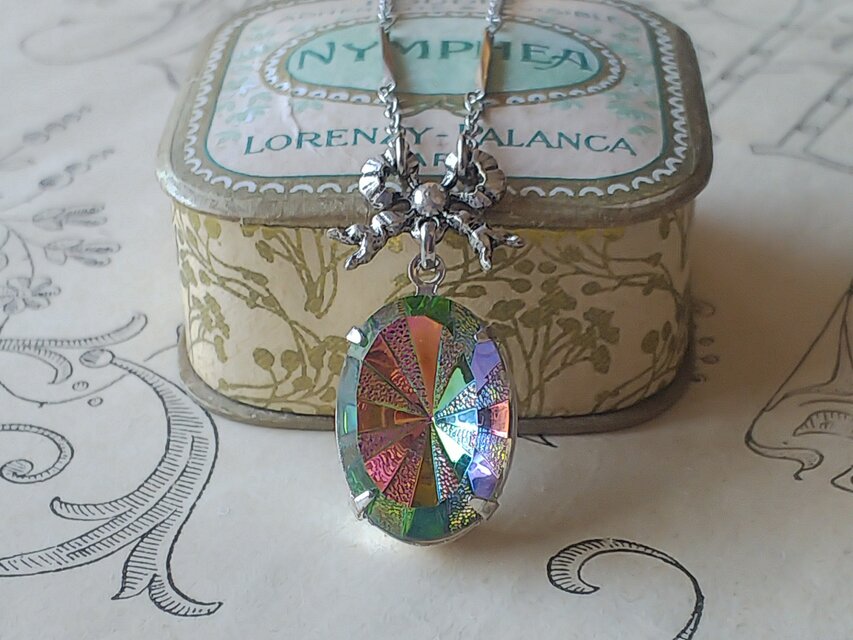 ヴィンテージ　Vitrail-Star･Oval／Riboon　Silverクラシカルネックレス