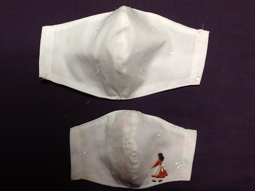 白色の親子マスク