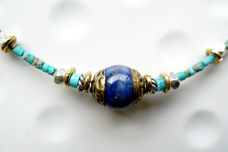 チベッタンビーズ（ラピスラズリ）とターコイズのネックレス