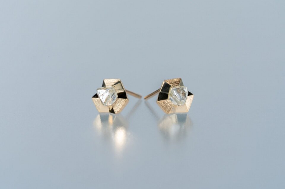 Gazzara ダイヤモンド原石ピアス