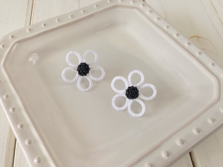 【5カラー】タティングレースとビーズのフラワーノンホールピアス