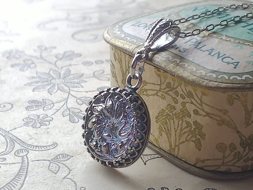 ヴィンテージ　アネモネ Blue／Purple　クラシカルSilverネックレス