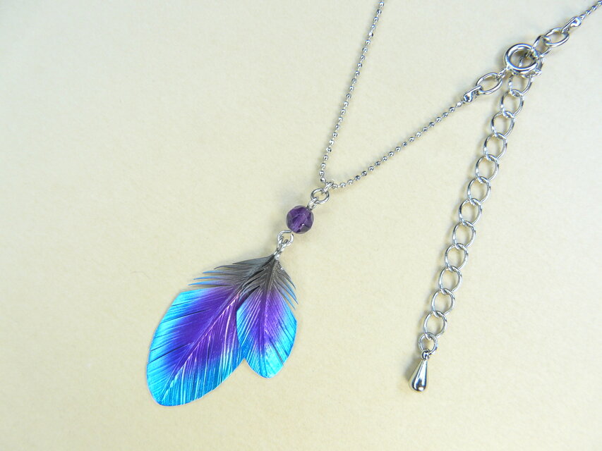 粘土の羽根飾り＿ニジキジ＿ネックレス（チェーン・革紐）＿MC小・MC中