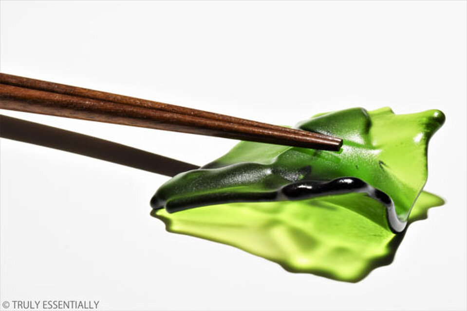 ５個セット ● つや消しガラスの箸置き - 「みどりのガラス」・ 緑色