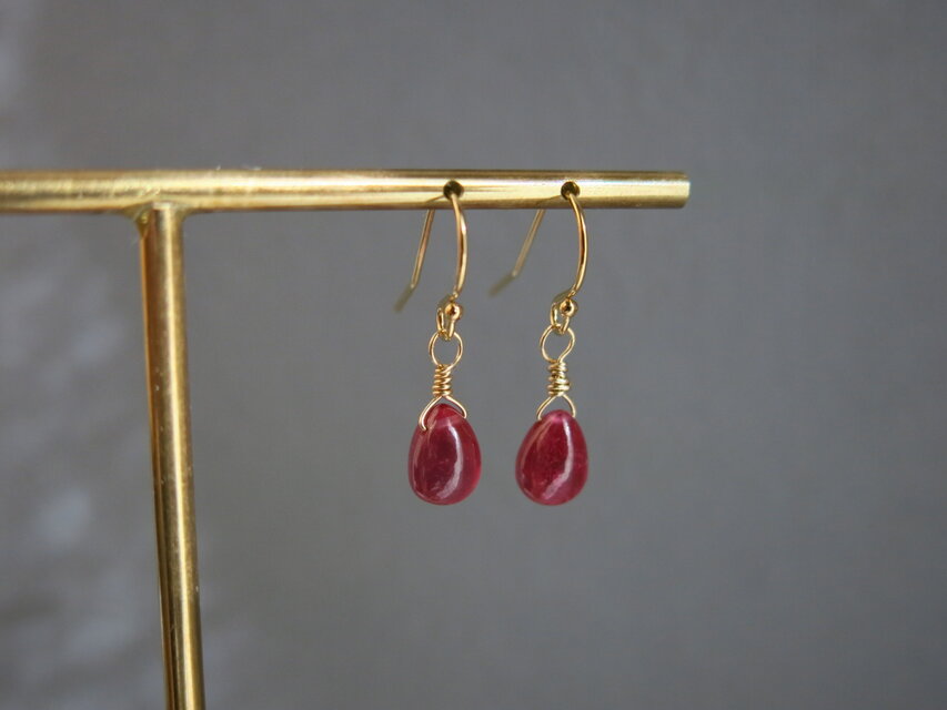 大粒★宝石質AAA　ルビーのプレーンドロップピアス　14kgf　天然石ジュエリー　ルビーピアス