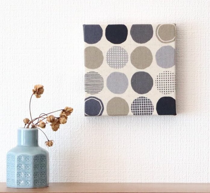 【送料無料】12x12cmちいさなファブリックパネル【コインドット　グレー＆ベージュ】壁飾り/北欧風/インテリア雑貨■在庫限り