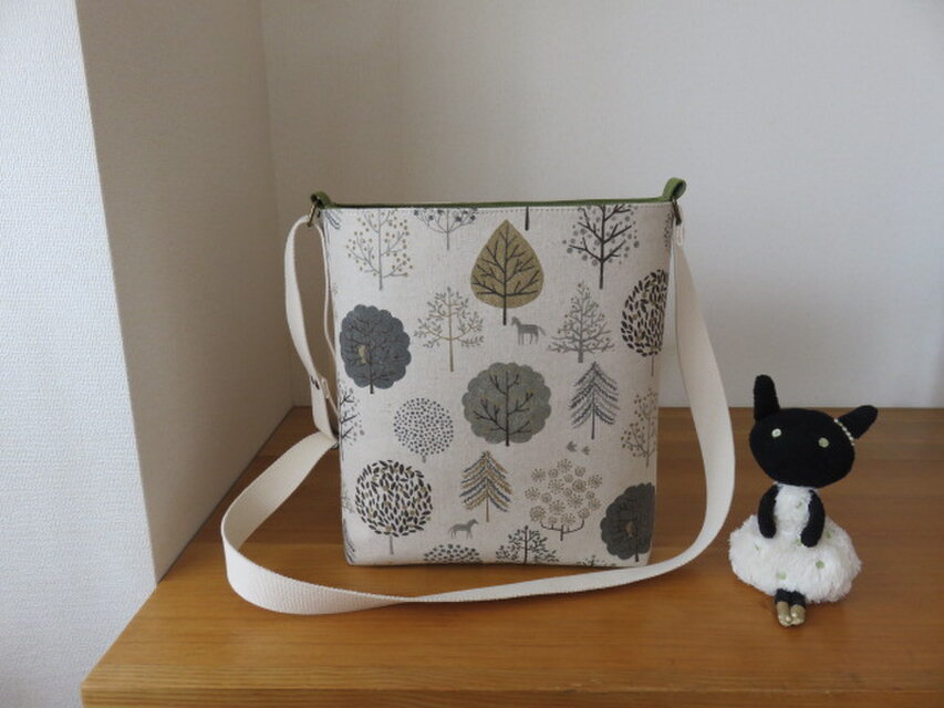 北欧風生地のシンプルショルダーバッグ