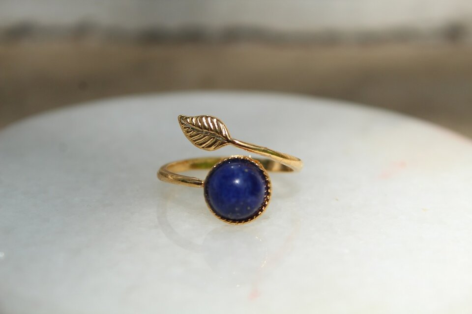 ソーダライト　リング　ゴールドリーフ