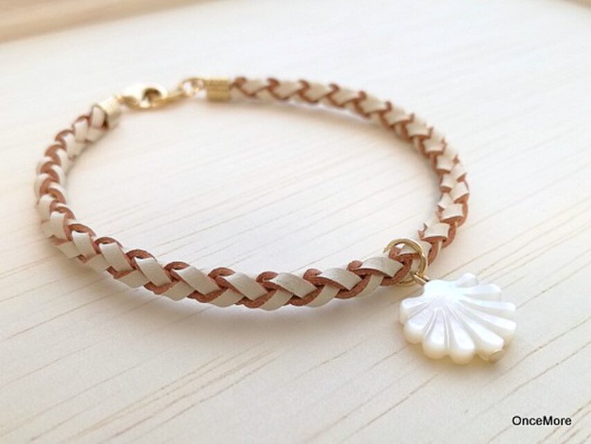 本革四つ組みのホワイトブレスレット