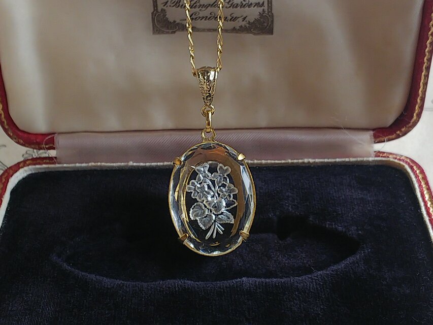 ヴィンテージ　すみれインタリオ（25×18㎜）Goldカラー ネックレス
