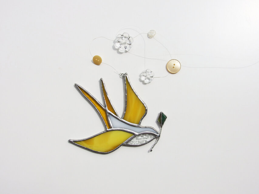 つばめ　黄　リーフ　ボタン