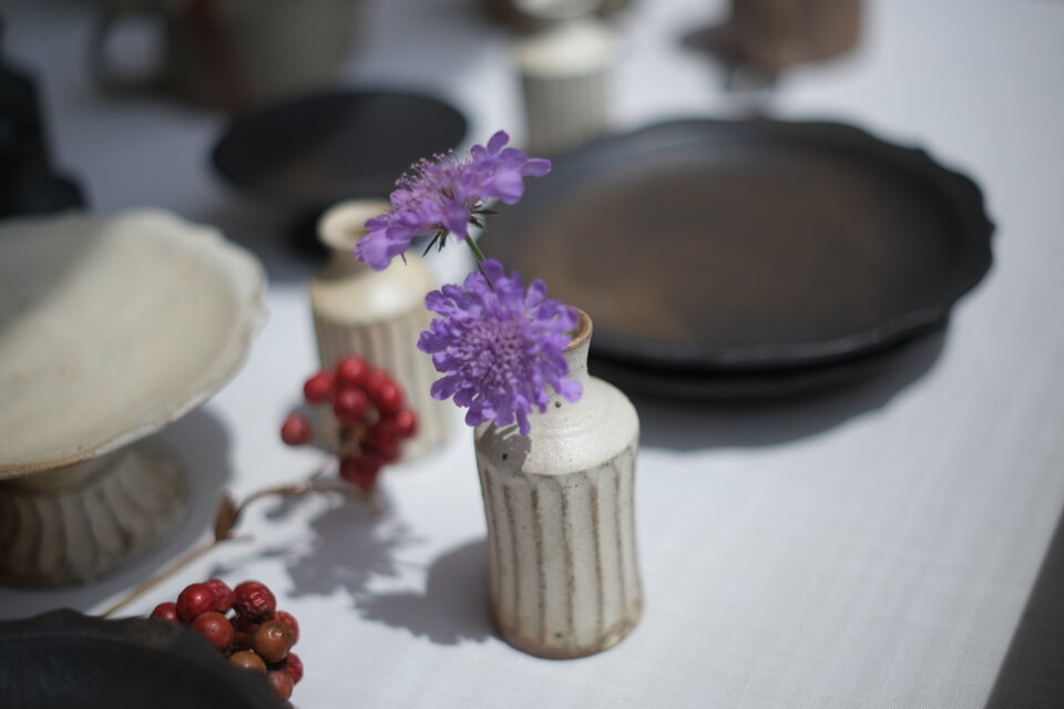 炭化粉引しのぎ一輪差し