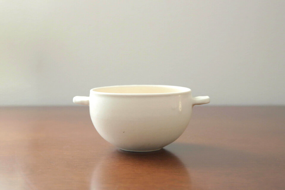 なめらかな生成り色の耳付きボウル ＊ 角耳 ＊ ２