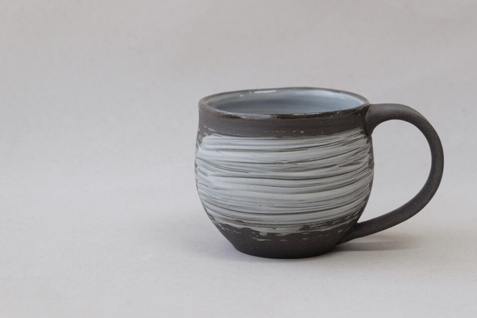 黒陶刷毛目マグカップ(丸)