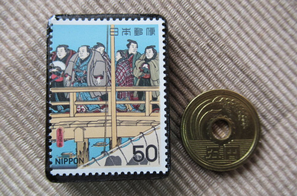 日本「相撲絵」切手ブローチ6251 | iichi 日々の暮らしを心地よくする