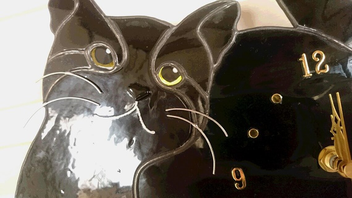 ステンドグラスの黒猫時計 | iichi 日々の暮らしを心地よくする