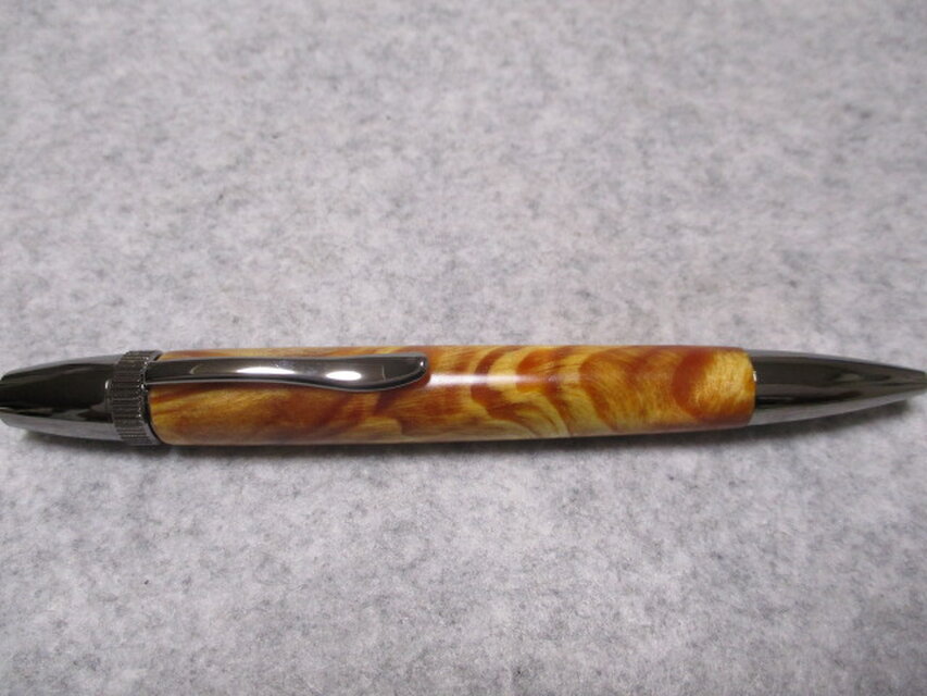 肥松(黒松)　霜降り金襴杢　出雲産樹齢300年　キヌカ仕上げ　回転式ロングパトリオットボールペン