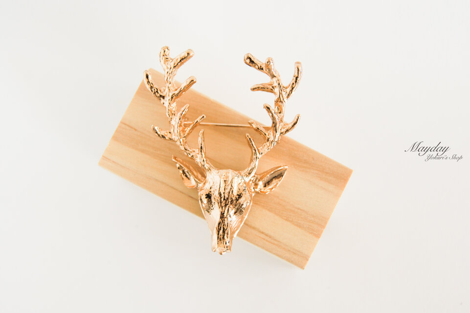 『馴鹿のブローチ』