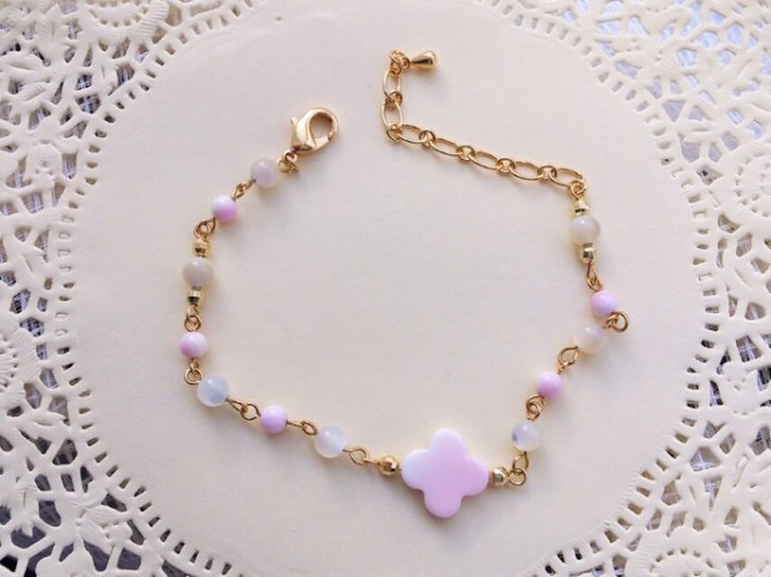お花のコンクシェルのブレスレット