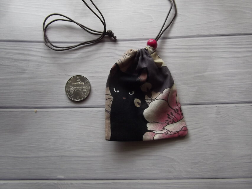 黒猫の御守袋のようなミニ巾着（送料無料）