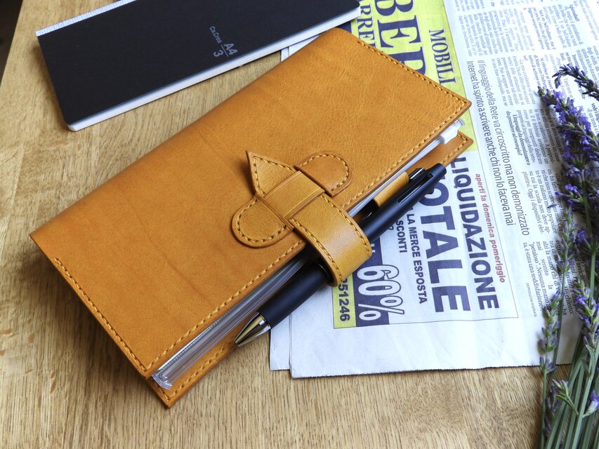 カクリエノートカバー／イタリア革／イエロー | iichi 日々の暮らしを